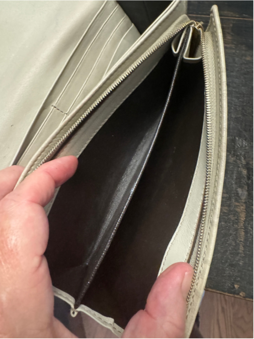 Gucci Guccissima Heart Light Gray Logo Wallet - Picture 8 of 9